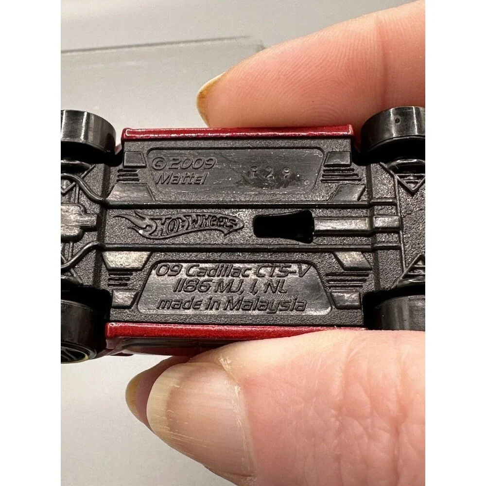 2010 HOT WHEELS '09 CADILLAC CTS-V RED 1:64 DIECAST 2 3/4